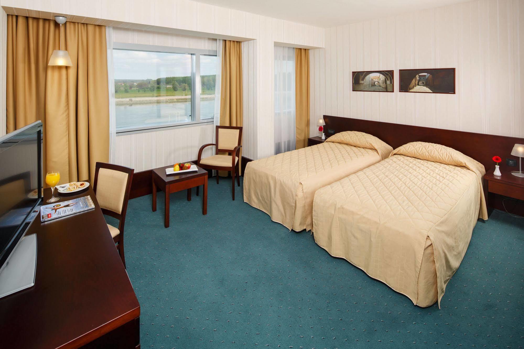 Hotel Osijek Eksteriør billede